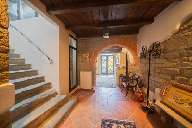 Casa colonica in vendita a Reggello
