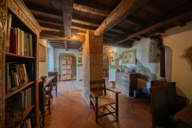 Casa colonica in vendita a Reggello