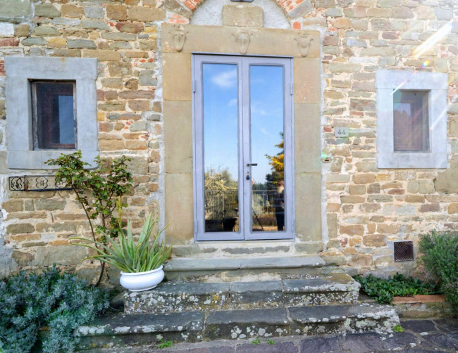Casa colonica in vendita a Reggello