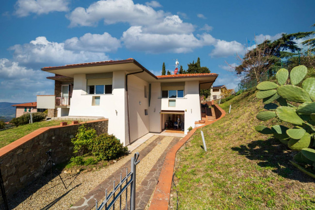 Villa in vendita a Reggello