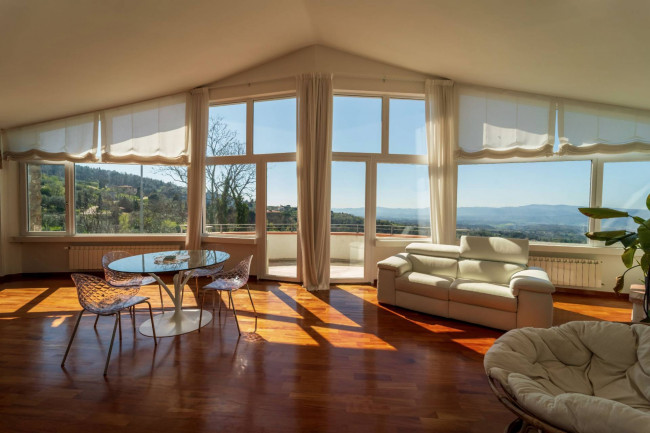 Villa in vendita a Reggello