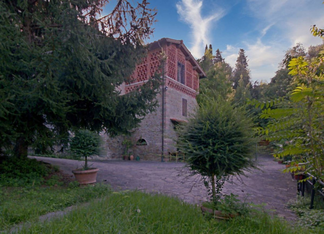 Casa colonica in vendita a Reggello