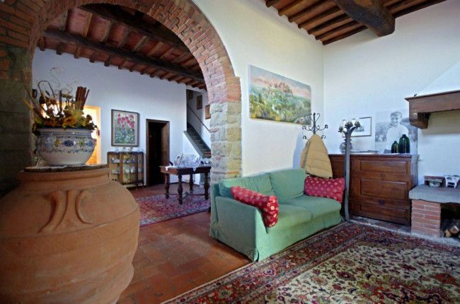 Casa colonica in vendita a Reggello