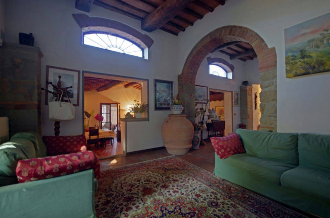 Casa colonica in vendita a Reggello