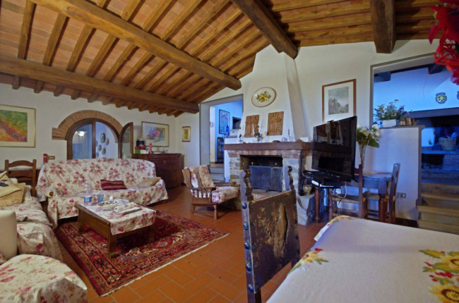 Casa colonica in vendita a Reggello