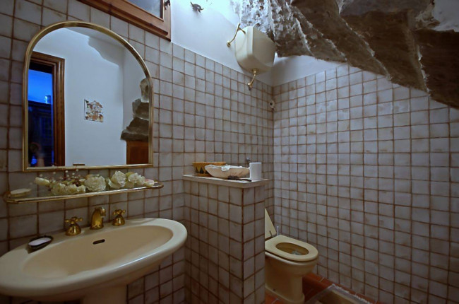 Casa colonica in vendita a Reggello