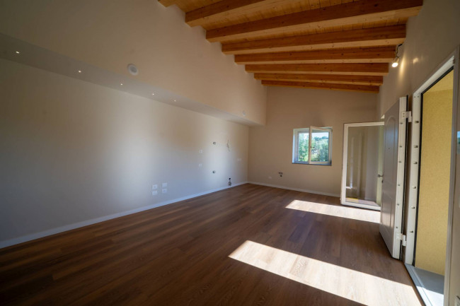 appartamento con ingresso indipendente in vendita a Castelfranco Piandiscò