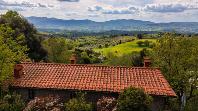 Casa colonica in vendita a Reggello