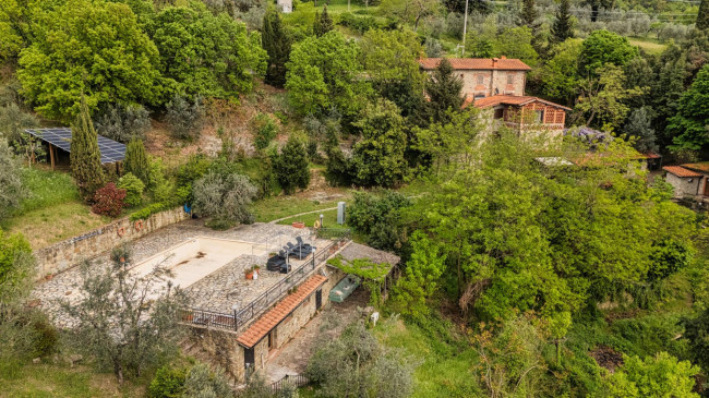 Casa colonica in vendita a Reggello