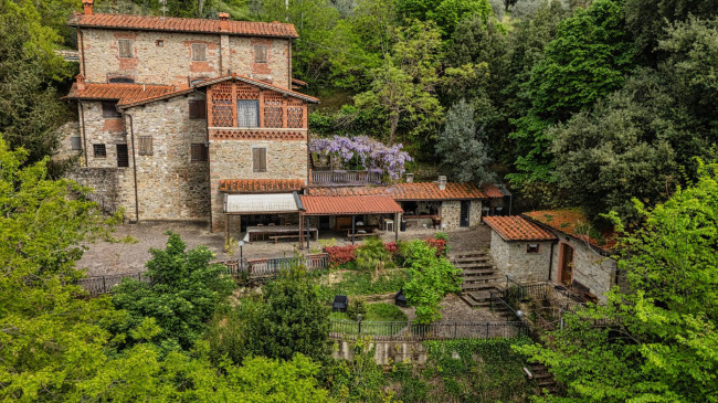 Casa colonica in vendita a Reggello