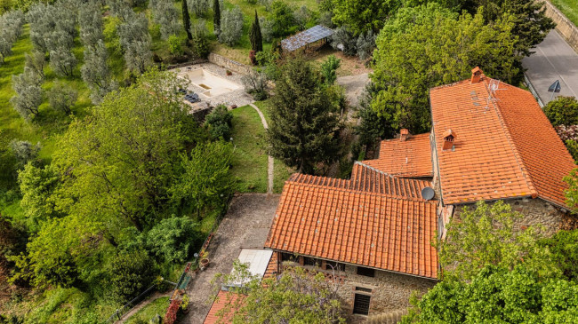 Casa colonica in vendita a Reggello