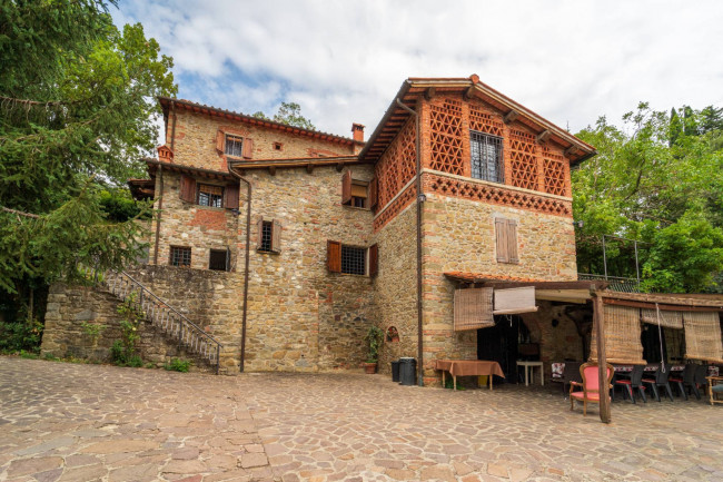 Casa colonica in vendita a Reggello