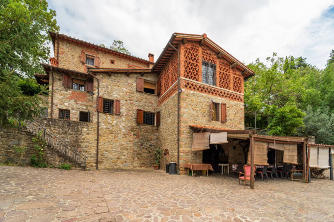 Casa colonica in vendita a Reggello