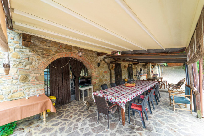 Casa colonica in vendita a Reggello