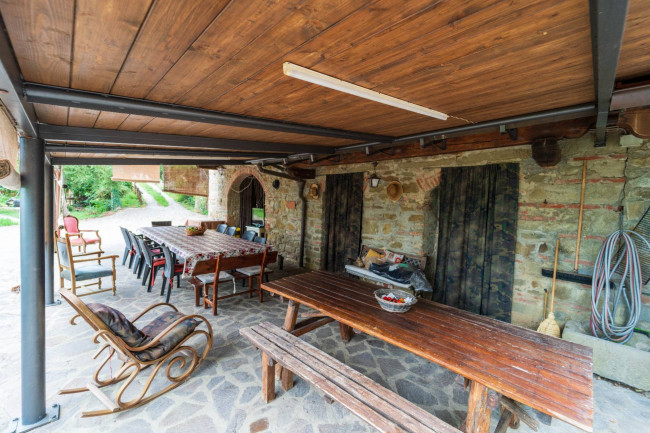 Casa colonica in vendita a Reggello