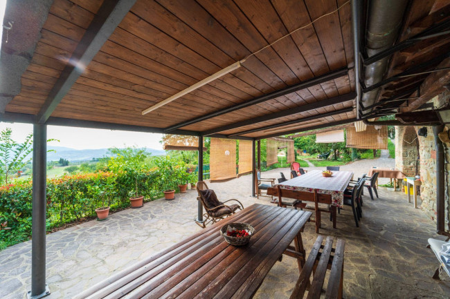Casa colonica in vendita a Reggello