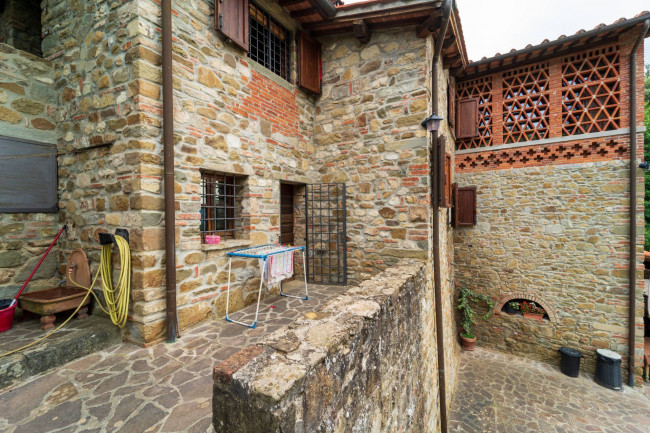 Casa colonica in vendita a Reggello