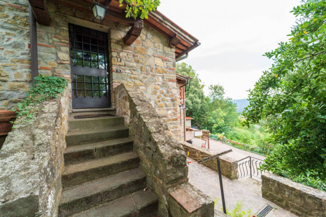 Casa colonica in vendita a Reggello