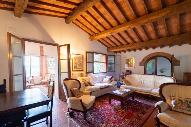 Casa colonica in vendita a Reggello