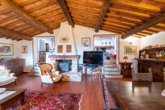 Casa colonica in vendita a Reggello