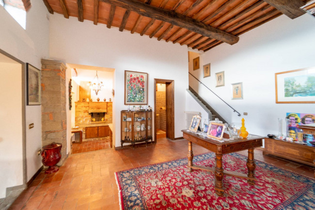 Casa colonica in vendita a Reggello