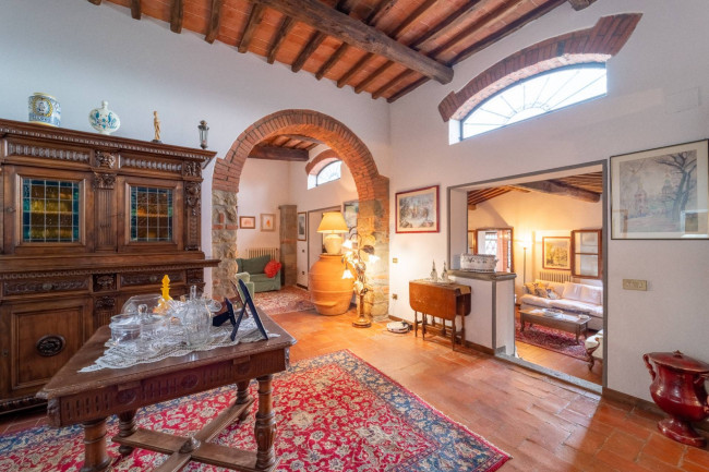 Casa colonica in vendita a Reggello