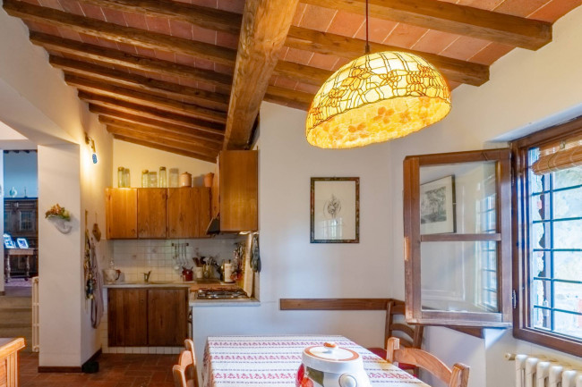 Casa colonica in vendita a Reggello