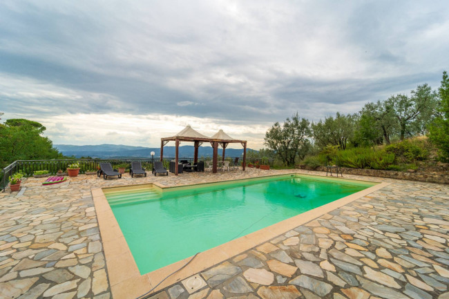 Casa colonica in vendita a Reggello