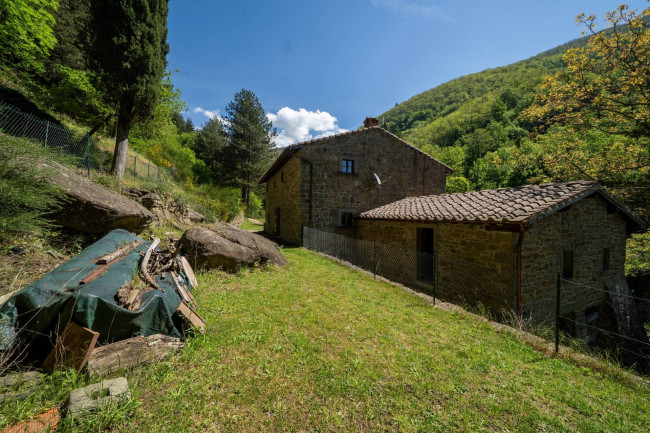 Casa semi indipendente in vendita a Reggello