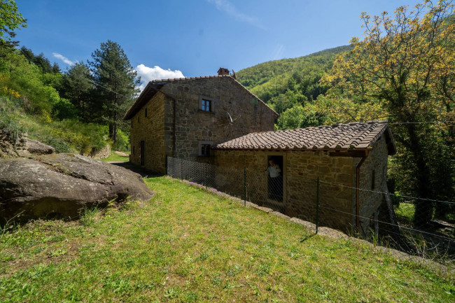 Casa semi indipendente in vendita a Reggello