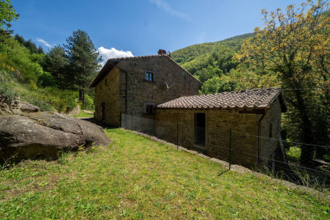 Casa semi indipendente in vendita a Reggello
