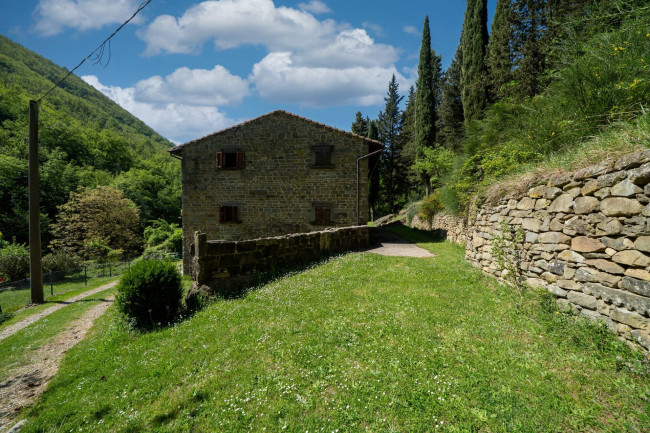 Casa semi indipendente in vendita a Reggello