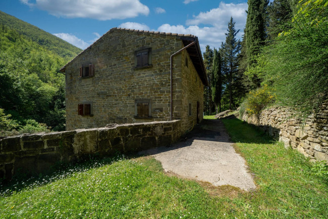 Casa semi indipendente in vendita a Reggello