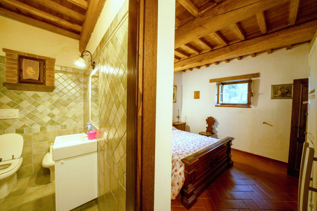 appartamento con ingresso indipendente in vendita a Reggello