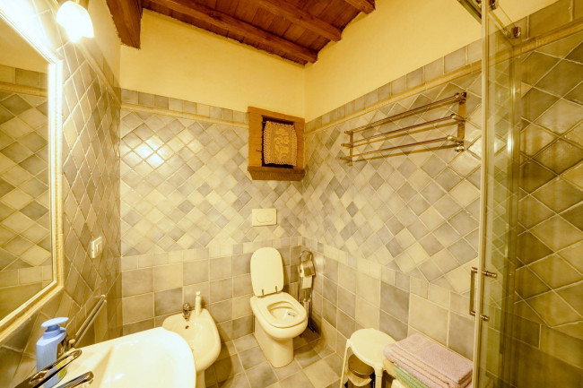 appartamento con ingresso indipendente in vendita a Reggello