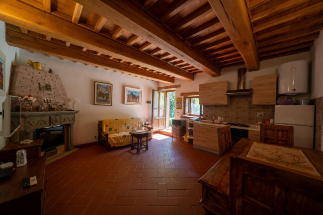 appartamento con ingresso indipendente in vendita a Reggello