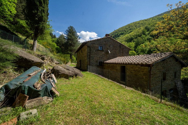 appartamento con ingresso indipendente in vendita a Reggello