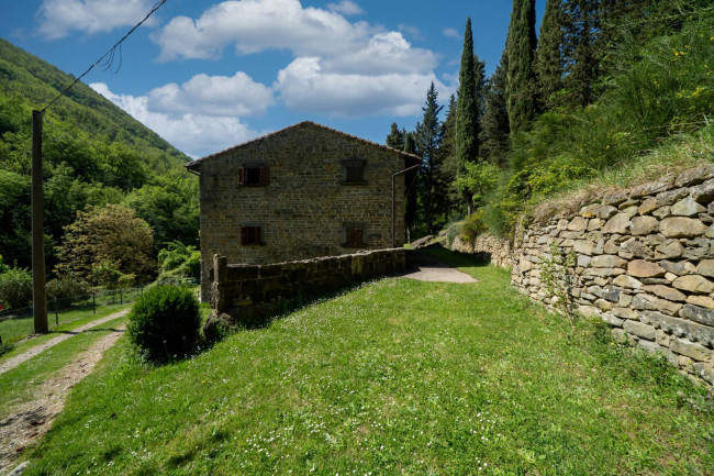 appartamento con ingresso indipendente in vendita a Reggello