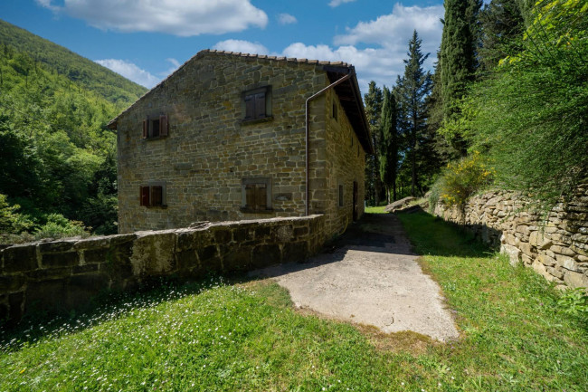 appartamento con ingresso indipendente in vendita a Reggello