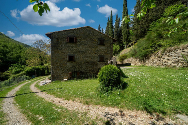 appartamento con ingresso indipendente in vendita a Reggello