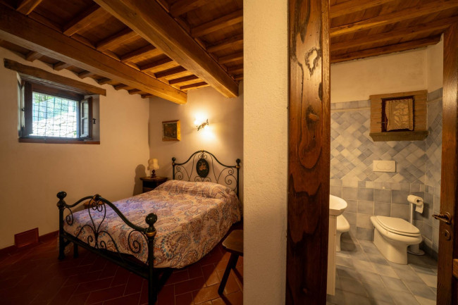 appartamento con ingresso indipendente in vendita a Reggello