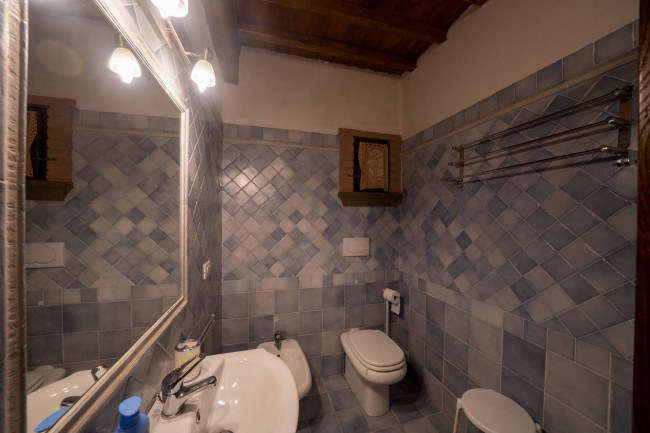 appartamento con ingresso indipendente in vendita a Reggello