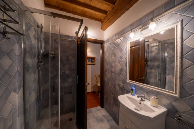 appartamento con ingresso indipendente in vendita a Reggello