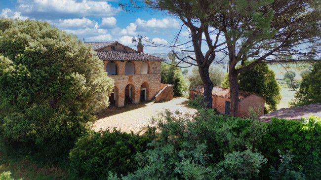 Cascina/Casale/Masseria in vendita a Cetona