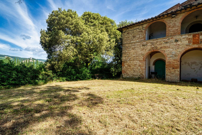 Cascina/Casale/Masseria in vendita a Cetona