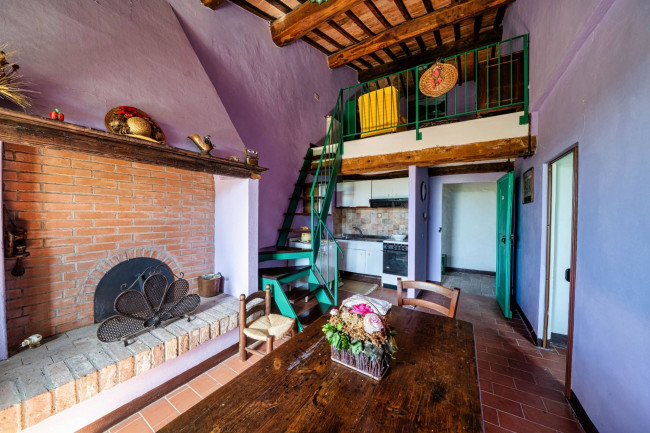 Cascina/Casale/Masseria in vendita a Cetona