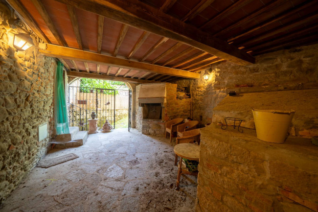 appartamento con ingresso indipendente in vendita a Reggello