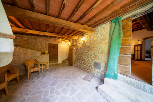 appartamento con ingresso indipendente in vendita a Reggello