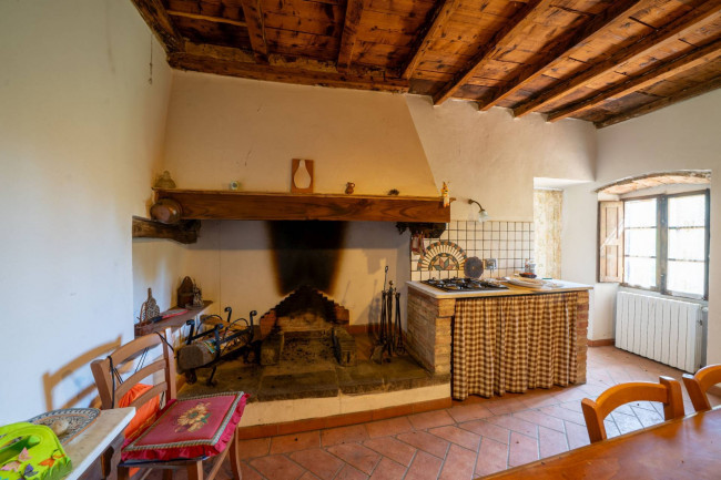 appartamento con ingresso indipendente in vendita a Reggello