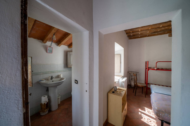 appartamento con ingresso indipendente in vendita a Reggello